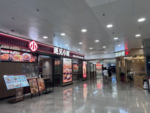 美食廣場為何輸給商場B1層的連鎖餐飲？——一場消費降級與體驗升級的博弈