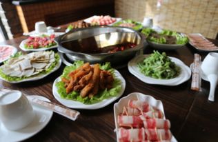 探秘餐飲連鎖加盟店排行榜 連鎖餐飲市場的崛起與消費趨勢